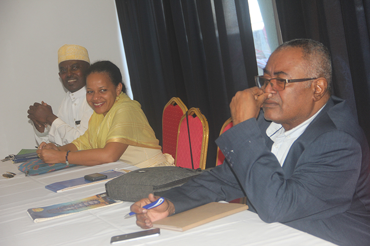 image Dialogue inter-comoriens / La société civile remet en cause le format des négociations
